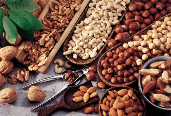 Чем полезны орехи для женщин и мужчин?