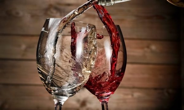 Какое вино более полезно для организма? Красное или белое?